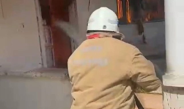 Reyhanlı'da müstakil ev alevlere teslim oldu