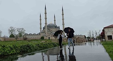 Sağanak yağış başladı, kentte bereket vurgusu