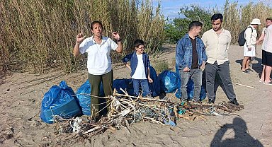 Sahil temizliğinde toplanan çöp yığını görenleri hayrete düşürdü