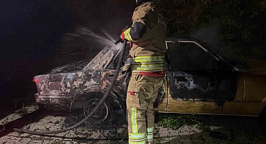 Samandağ'da yanan FİAT TOFAŞ kullanılmaz hale geldi