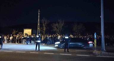 Samandıra'da Fenerbahçeli taraftarlar yönetim ve futbolculara tepki gösterdi