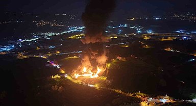 Samsun'da muz deposu yangını havadan görüntülendi