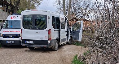 Samsun'da öğrenci servisi direğe çarptı: 12 yaralı