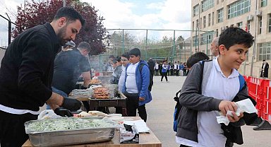 Şanlıurfa'da öğrencilere moral kebabı