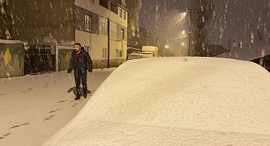 Sarıkamış'a kış geri döndü: Kar kalınlığı 15 santimetreyi aştı