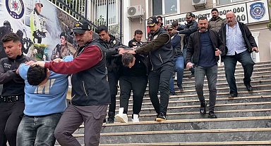 Sarıyer'de mezarlıktaki silahlı çatışmanın 6 şüphelisi adliyeye sevk edildi