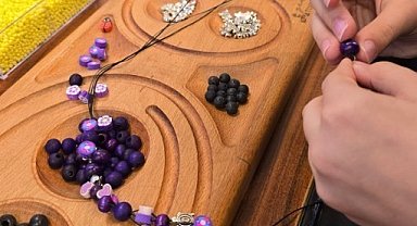 Şehzadeler'de minik eller takı tasarlayacak