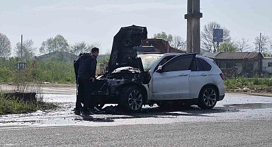 Seyir halindeki cip yandı