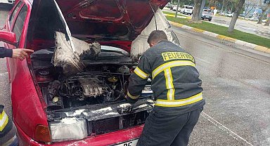 Seyir halindeki otomobil alev aldı