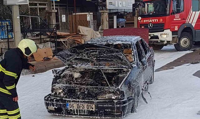 Seyir halindeki otomobil alev alev yandı