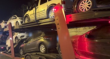 Sıfır araçların taban kısmında un çuvallarına zulalanmış şekilde uyuşturucu ele geçirildi