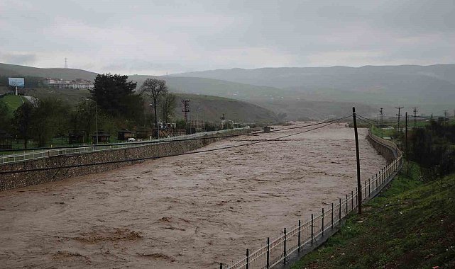 Siirt'te sel bilançosu: 200 dekarlık alanda toprak kayması yaşandı, 400 e yakın hayvan telef oldu
