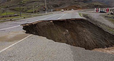 Siirt'te şiddetli yağışların ardından yol çöktü, heyelan meydana geldi