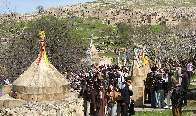 Şırnak'ta Ezidiler 'Çarşema Sor Bayramı'nı festival havasında kutladı
