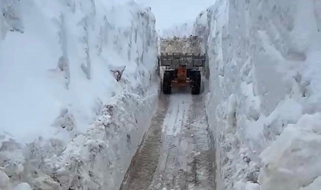 Şırnak'ta karlar arasındaki 2.5 kilometrelik "açık hava tüneli"