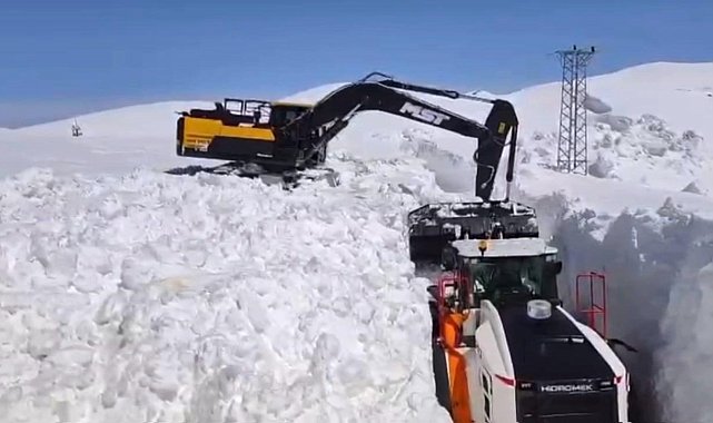 Şırnak'ta nisan ayında kar esareti sürüyor