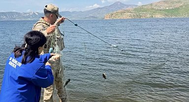 Şırnak'ta yasak dönemde yakalanan balıklar doğaya kazandırıldı