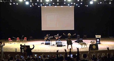 Sivas'ta Nevruz kutlamalarında renkli görüntüler: Sahneye kurtlar çıktı, şahin havada uçtu