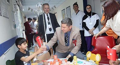 Söke Devlet Hastanesi'nde minik hastalara 23 Nisan sürprizi