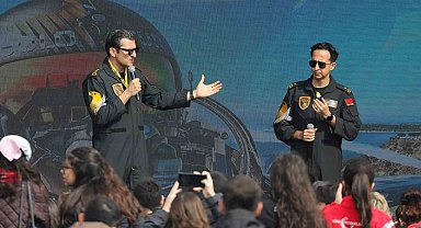 SOLOTÜRK pilotları İstanbul'da vatandaşlarla bir araya geldi