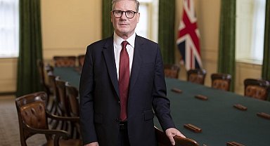 Starmer: " Mandelson'ı atamamalıydım, özür diliyorum"