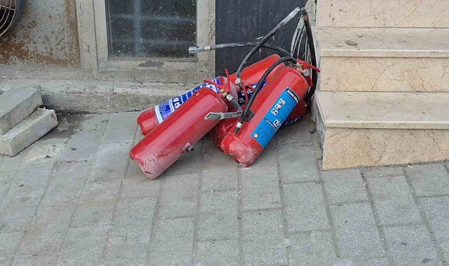 Sultangazi'de kağıt ambalajı yapan iş yerinde korkutan yangın