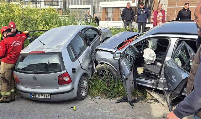 Susurluk'ta çift taraflı trafik kazası: 4 kişi yaralandı
