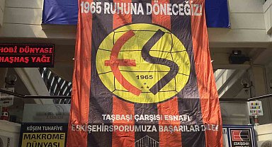 Taşbaşı esnafından Eskişehirspor'a bayraklarla destek