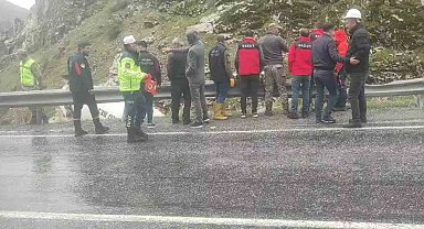 Tatvan'da beton mikseri dereye uçtu