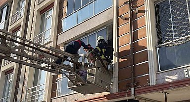 Tokat'ta apartman dairesinde yangın: Dumandan etkilenen anne ve çocukları balkondan tahliye edildi
