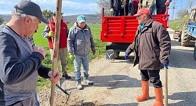 Tokat'ta köy halkı el ele vererek 5 kilometrelik yolu yeniledi