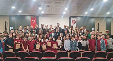 TÜBİTAK başarısı gösteren öğrencilere valilikten hediye