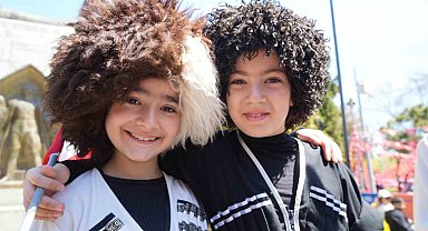 Türk dünyasının çocukları Samsun'u renklendirdi