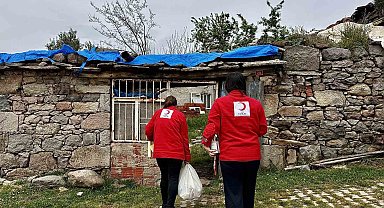 Türk Kızılay Manisa, 3 mahallede gıda kolisi dağıttı
