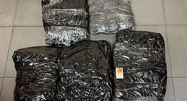 Türk yolcunun belinden 5 kilo 510 gram uyuşturucu çıktı