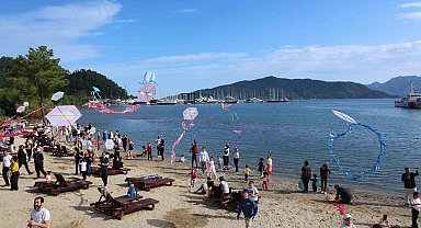 Uçurtmalar gökyüzünü, çocuklar da Burunucu'nu renklendirdi