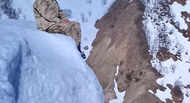 Uçuruma düşen güvenlik korucusu hayatını kaybetti
