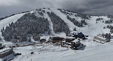 Uludağ'da sezon uzadı nisan ayıyla 2 metre kar var