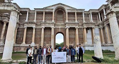 Uluslararası öğrenciler Sardes'te tarihle buluştu