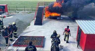 Üniversite öğrencilerine uygulamalı itfaiyecilik eğitimi