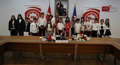 Üniversite senatosu 1 günlüğüne çocukların oldu