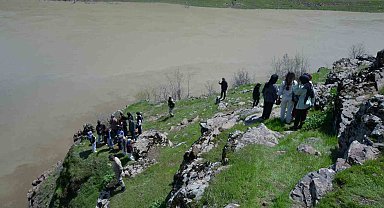 Üniversiteli gençler fotoğrafçılık kursuyla Muş'u keşfediyor