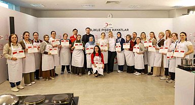 Ünlü şef Danilo Zanna depremzede kadınlarla aynı mutfakta buluştu