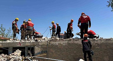 Uşak'ta gerçeği aratmayan deprem tatbikatı gerçekleştirildi