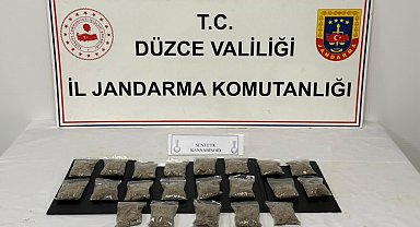 Uyuşturucu maddeleri paketlerken yakalandı