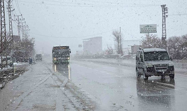 Van'da 11 yerleşim yerinin yolu ulaşıma kapandı