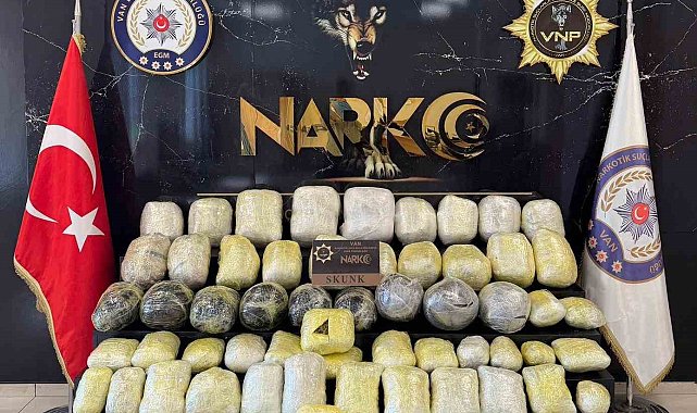 Van'da durdurulan kamyondan 74 kilo uyuşturucu çıktı