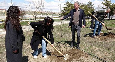 Van'da geleceğin diplomatları toprakla bağ kurdu