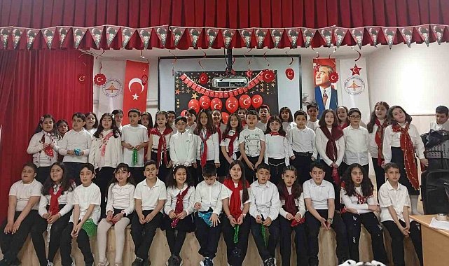 Vanlı miniklerden yürekleri ısıtan etkinlik: Konser gelirini Mehmetçik Vakfı'na bağışladılar