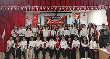 Vanlı miniklerden yürekleri ısıtan etkinlik: Konser gelirini Mehmetçik Vakfı'na bağışladılar